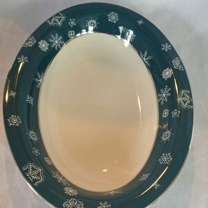 Festive Snowflake Oval Serving Bowl in Green and Cream